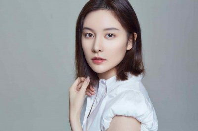 ​知性美女宋茜镂空蕾丝裙美腿高跟时尚性感写真集