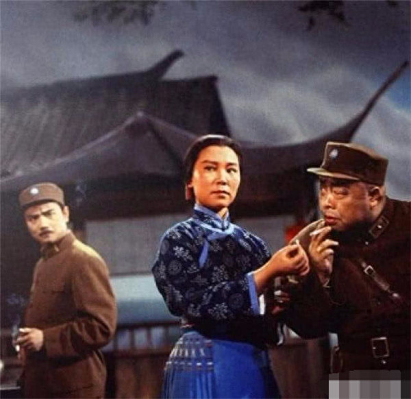 阿庆嫂是个什么样的女人(阿庆嫂比喻什么样的人)