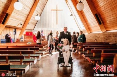​连续求婚43年被拒 英国大爷终于娶到人生挚爱