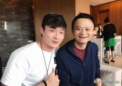 ​帝师被扒与那些名人合照都是假的，网友扒出原图：这图P的真香