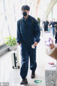 ​胡一天几岁了（26岁胡一天现身成都）