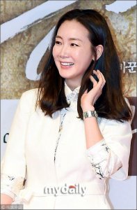 ​昔日“韩流女神”崔智友整容丑到认不出 暖心欧巴丁海寅展迷人微笑