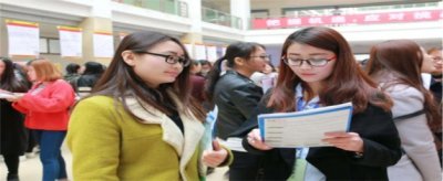 ​大学教授的工资多少钱一个月