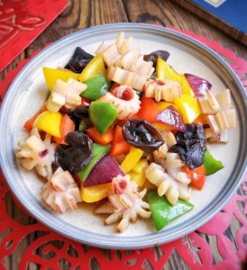 ​爆炒鱿鱼卷：营养健康，香辣可口，一家老小都爱吃