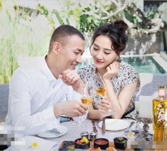 ​聂远秦子越再拍婚纱照，魅力大叔也能柔情似水，家藏娇妻幸福甜蜜