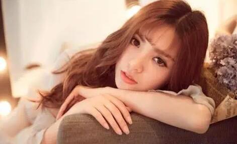 女生说这么晚了还不睡什么意思