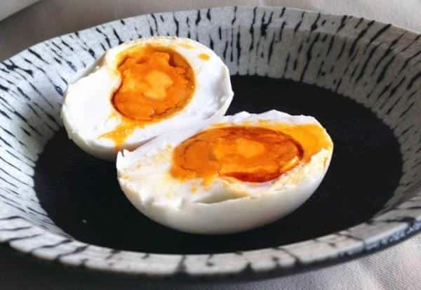 怎样用盐水腌咸鸭蛋好吃出油(腌咸鸭蛋出油的方法)