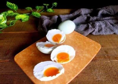 ​怎样用盐水腌咸鸭蛋好吃出油（腌咸鸭蛋出油的方法）