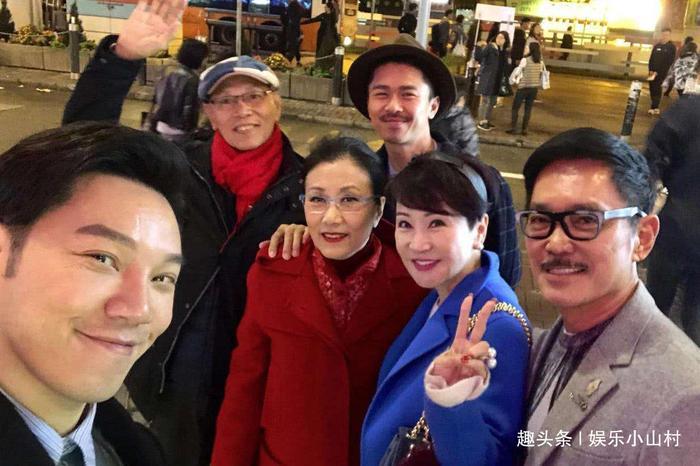 狄波拉择偶有眼光,两任丈夫相处愉快,这让谢霆锋的生活充满爱