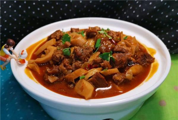 炖牛肉该放什么调料