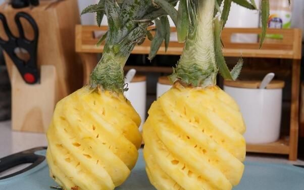 凤梨的正确吃法要用盐水泡吗