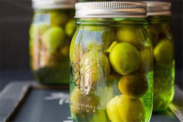 泡青梅酒要不要去核 青梅泡酒要去核吗 泡青梅酒要不要去核 青梅泡酒要去核吗