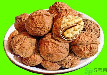 核桃放了一年还能吃吗?核桃放多久就不能吃了? 核桃放了一年还能吃吗?核桃放多久就不能吃了?