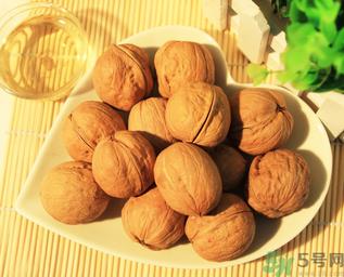 核桃放了一年还能吃吗?核桃放多久就不能吃了? 核桃放了一年还能吃吗?核桃放多久就不能吃了?