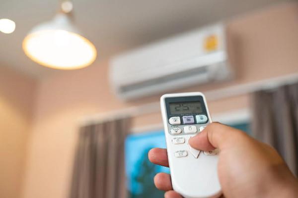 吹空调浑身酸痛无力怎么回事 吹空调睡觉需要注意什么 吹空调浑身酸痛无力怎么回事 吹空调睡觉需要注意什么