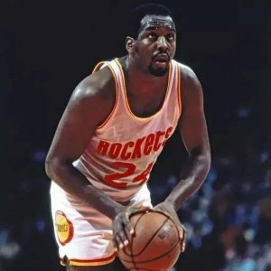 全能的英雄:摩西.马龙