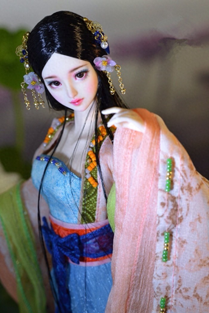 绝美的古装娃娃
