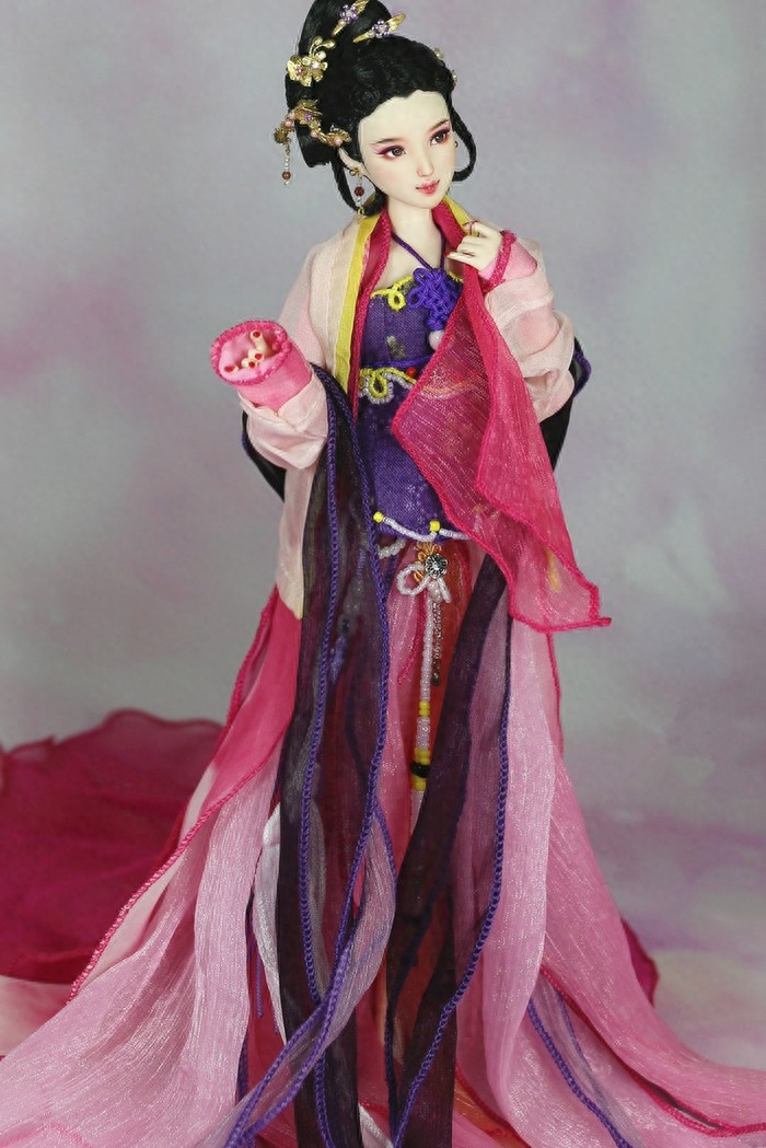绝美的古装娃娃