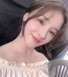 ​抖音同款最火网红八字刘海怎么剪，方脸高颧骨女生秒变瓜子脸