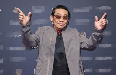 ​76岁泰迪罗宾罕露面，聚餐美女相陪，港圈地位超高还对刘德华有恩