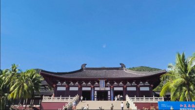 ​海南三亚南山寺背靠南山，面朝南海，素有“海天丛林”之称……
