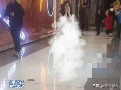 ​武汉惊现一名女子商场捂脸裸奔，网友不淡定了！
