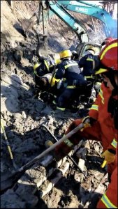 ​上海一工地发生泥土滑坡 3名工人被压