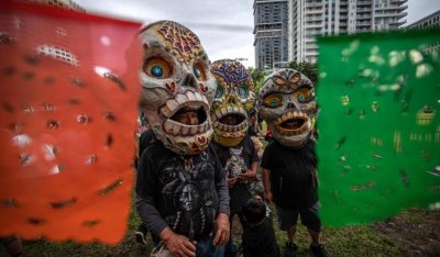 ​一大波“鬼怪”来袭！美国达拉斯举行传统亡灵节庆祝游行