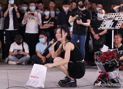 ​鱼闪闪靠短视频走红后，YY的直播间引流明显，能成电母但难大火