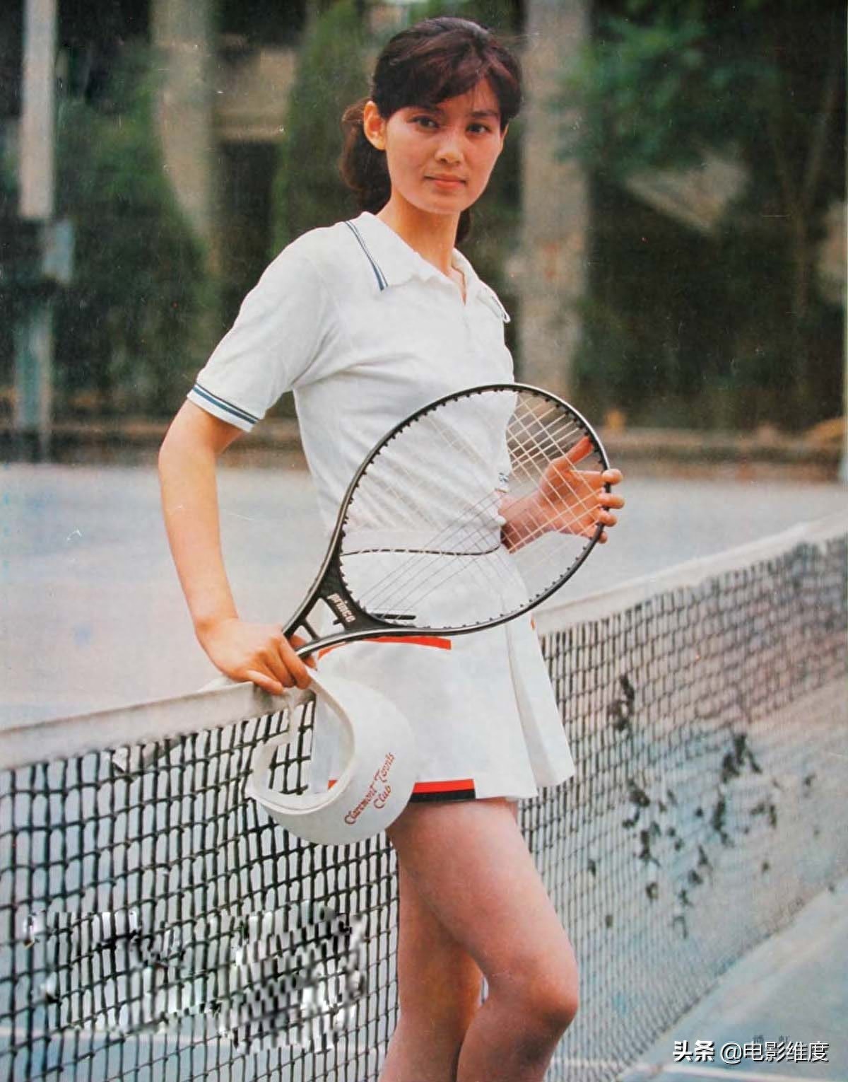 一组潘虹的老照片，年轻时美貌如花，好像一幅画