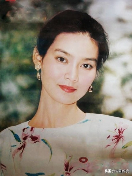 一组潘虹的老照片，年轻时美貌如花，好像一幅画