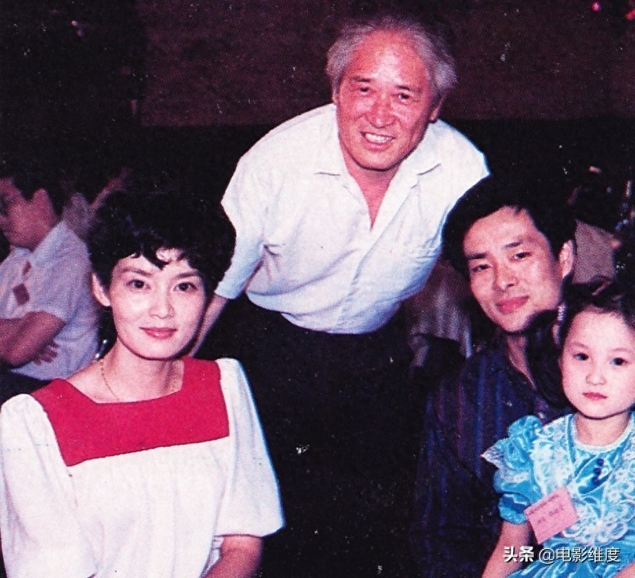 一组潘虹的老照片，年轻时美貌如花，好像一幅画