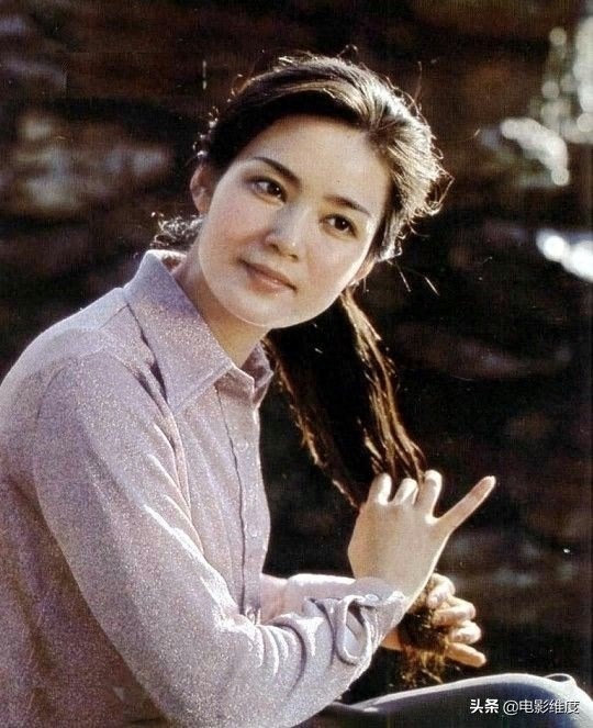 一组潘虹的老照片，年轻时美貌如花，好像一幅画