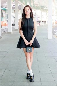 ​韩国TWICE的队长！有点婴儿肥！这曲线堪称完美！