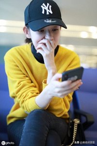 身材我爱了!王玉雯穿黑黄look化身“小蜜蜂”,身材纤细惹人羡慕