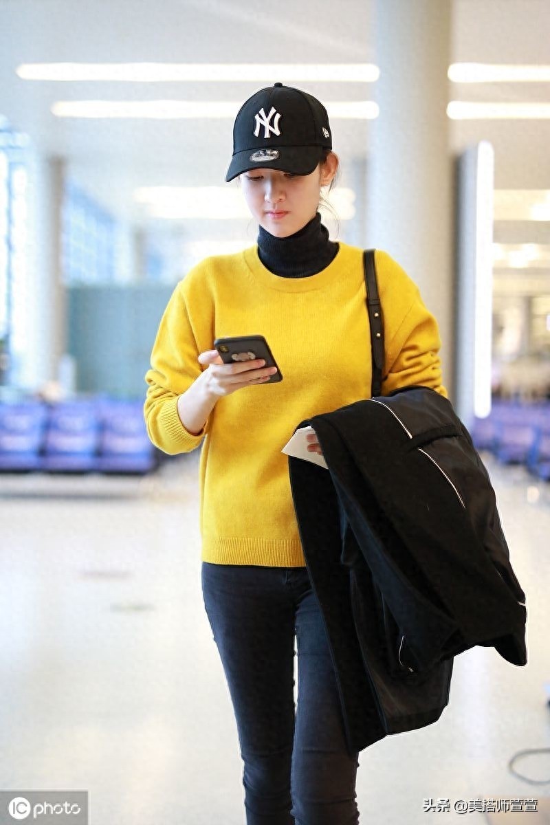 身材我爱了!王玉雯穿黑黄look化身“小蜜蜂”,身材纤细惹人羡慕