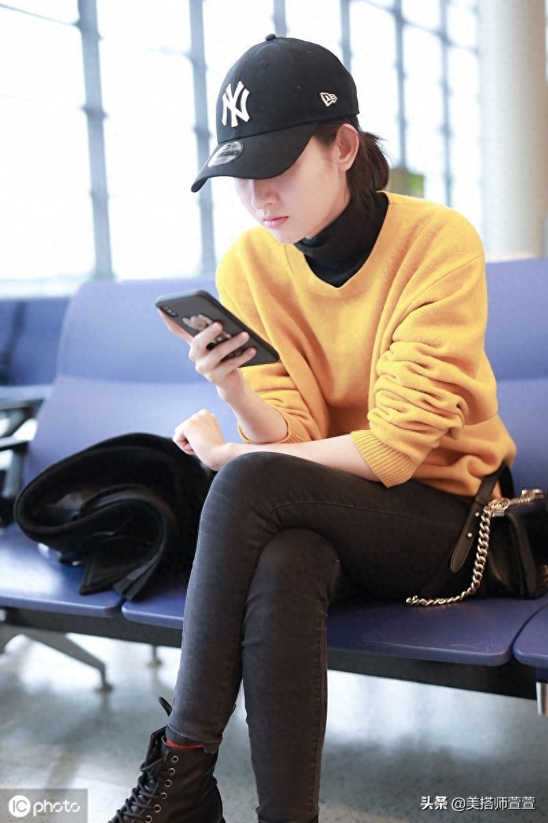 身材我爱了!王玉雯穿黑黄look化身“小蜜蜂”,身材纤细惹人羡慕