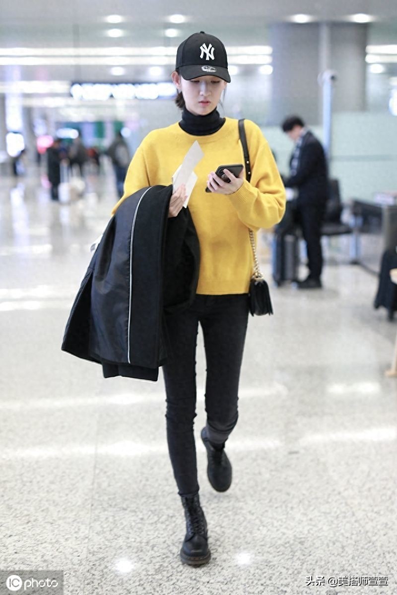 身材我爱了!王玉雯穿黑黄look化身“小蜜蜂”,身材纤细惹人羡慕